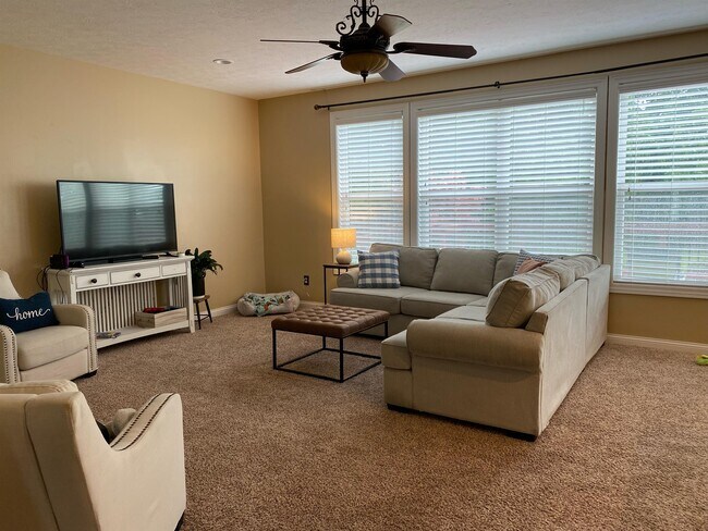Building Photo - 6130 Golden Eagle Drive