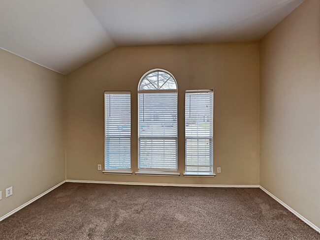 Building Photo - 8609 Trinity Vista Trl