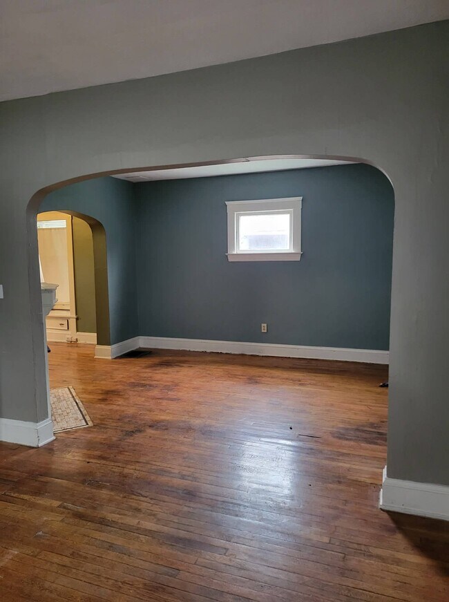 Living Room - 3813 Daisy Ave