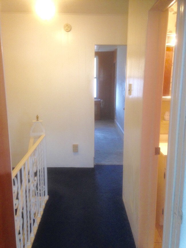 Building Photo - 2404 S Edgewood St