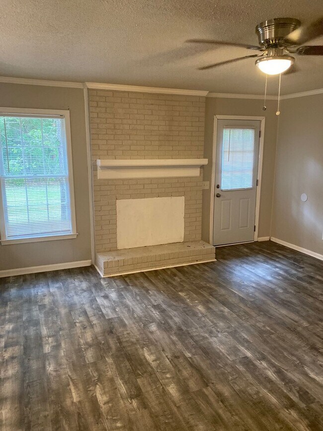 Building Photo - 449 Parlock Rd