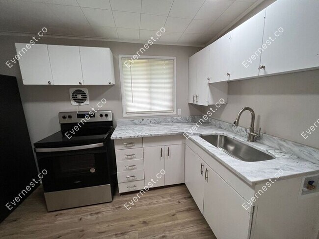 Building Photo - 63 S Meadowcliff Dr