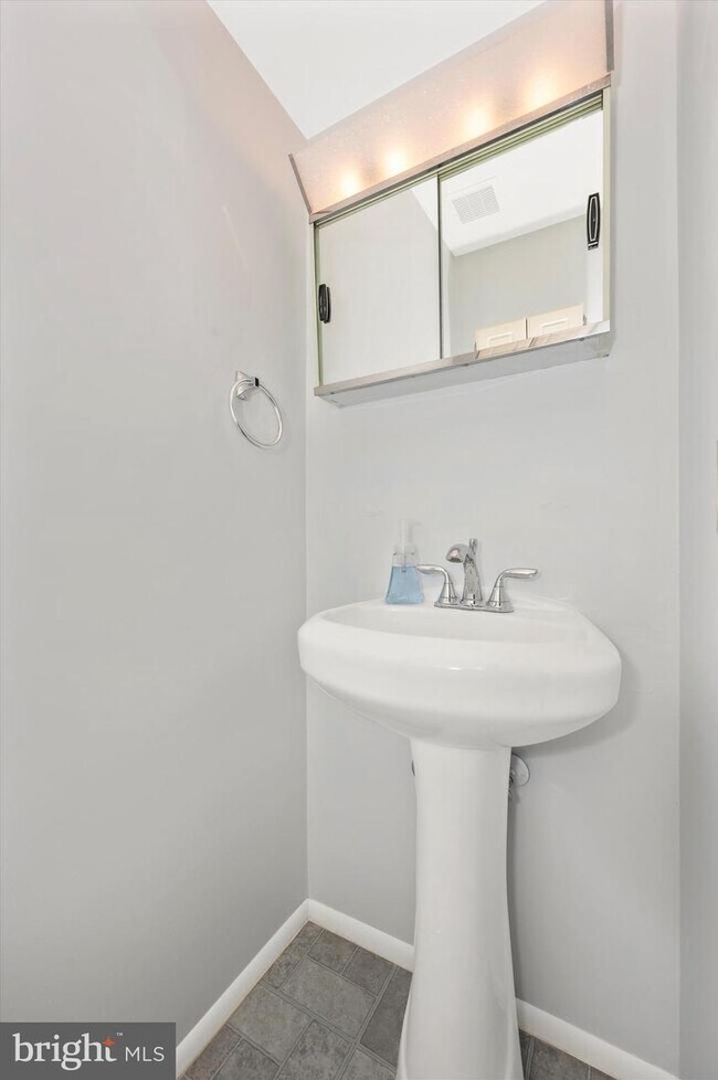 Foto del edificio - 5860 Whisper Way