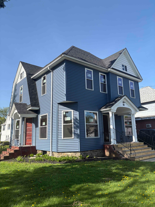 Primary Photo - 201 E Pine St