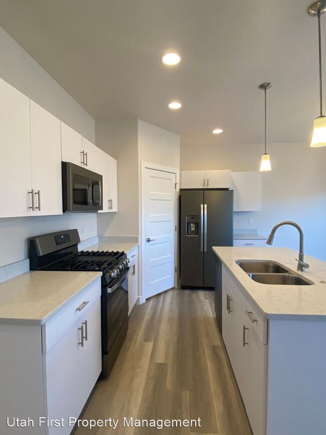 Foto del edificio - 3 br, 2.5 bath House - 667 E Eureka Aly