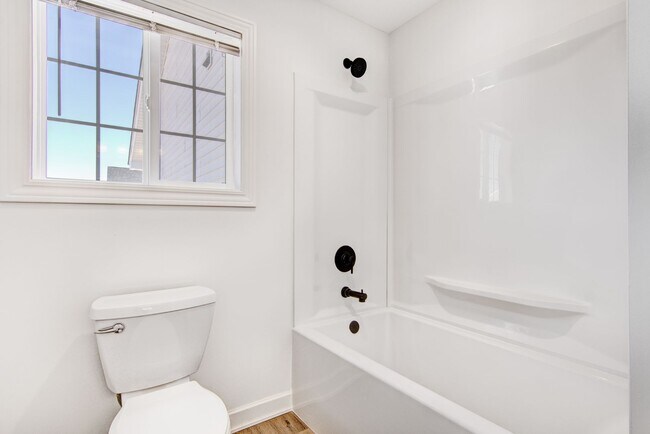 Building Photo - 3 Bedroom Town Home