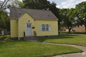 Building Photo - 1129 N Elm St
