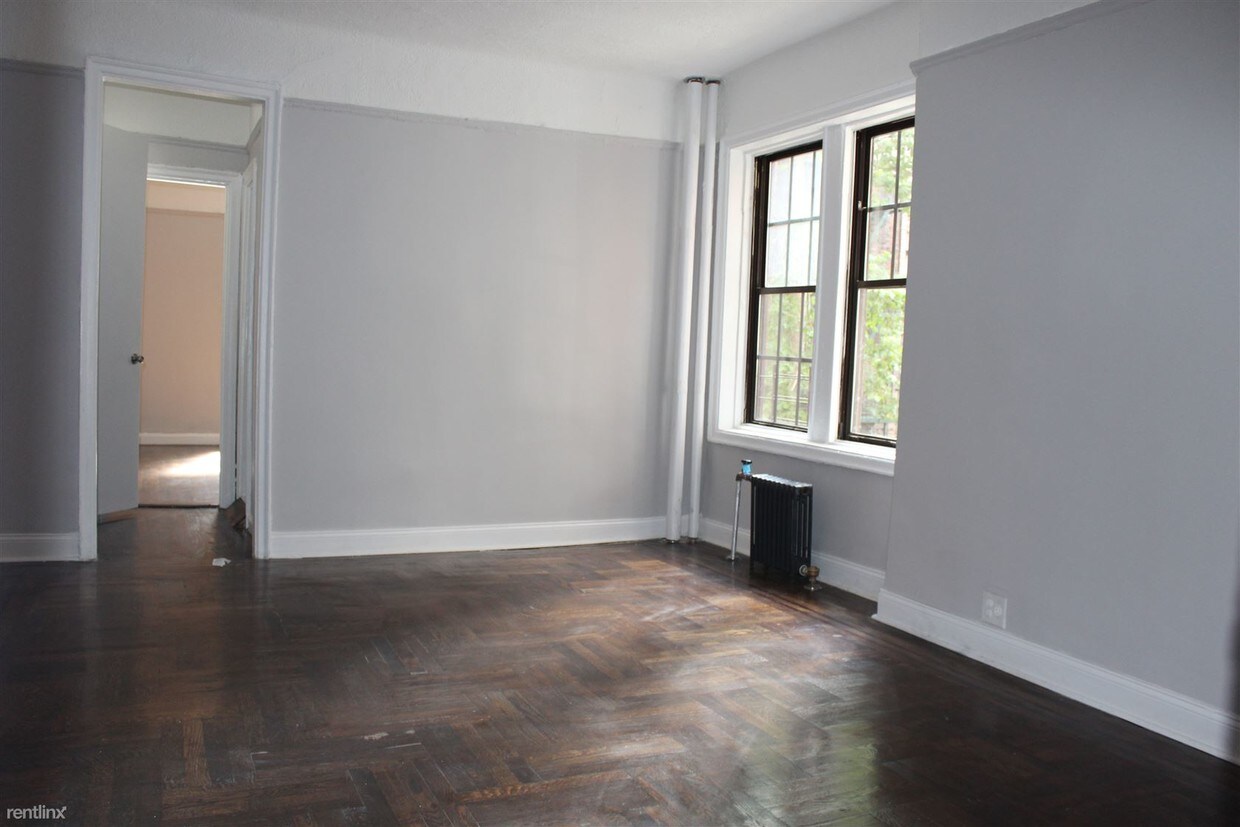 Primary Photo - 2854 Bronx Park E