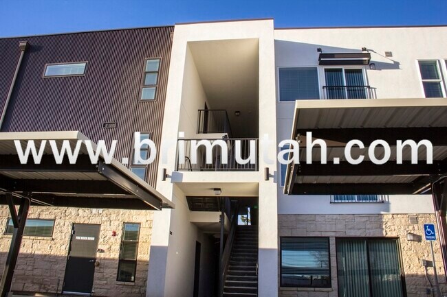 Building Photo - 3225 S 900 E