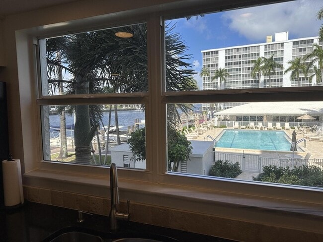 Building Photo - 3310 S Ocean Blvd