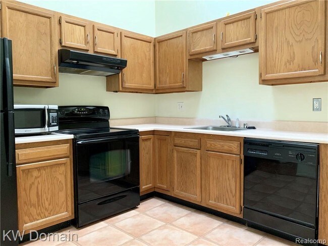 Building Photo - 41297 Southwind Dr
