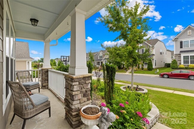 Building Photo - 5086 Waterloo Dr