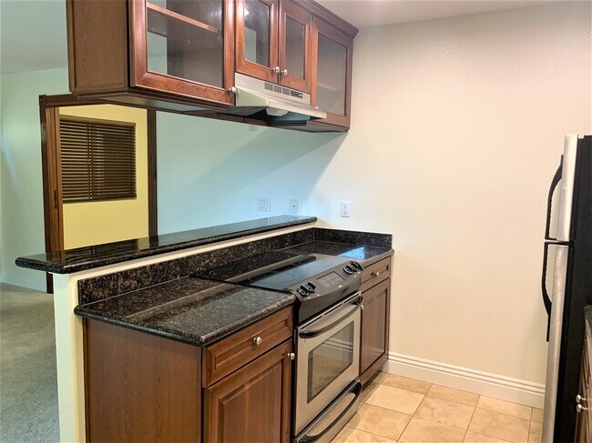 Foto del edificio - Upgraded Condo Near UCSD!