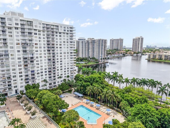 Foto del edificio - 2851 NE 183rd St