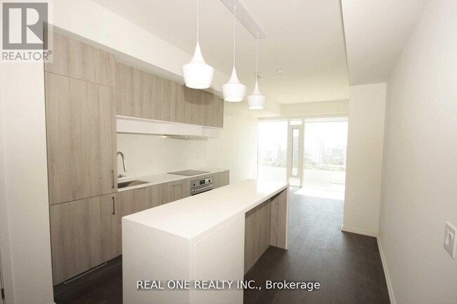 Building Photo - 5-2505 Soudan Ave