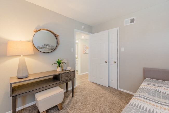 Building Photo - Pinehurst Place Apartments