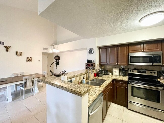 Building Photo - 7912 Sonoma Springs Cir