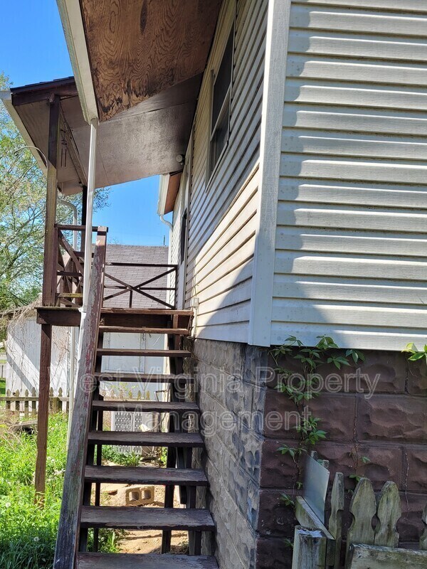 Building Photo - 606 21st St W