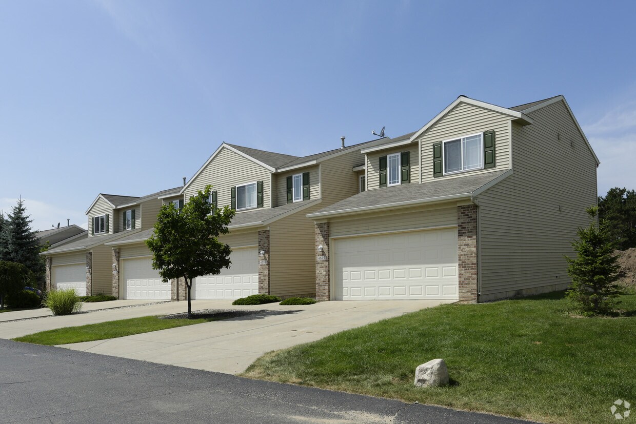 Pinefield Condominiums Townhomes for Rent Portage, MI