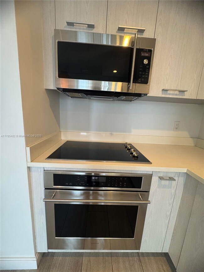 Foto del edificio - 45 SW 9th St
