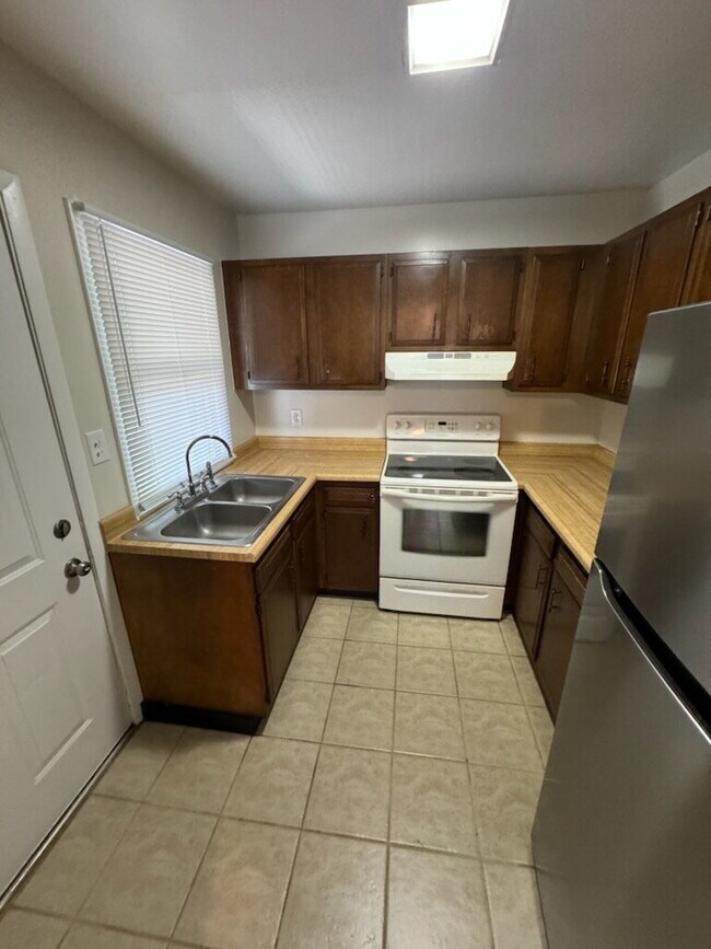 Foto del edificio - 2 Bed Single Level Apartment