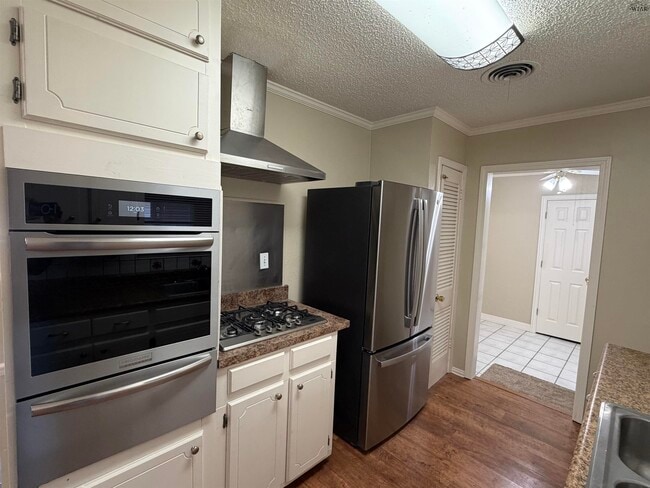 Building Photo - 5127 Parklane Dr