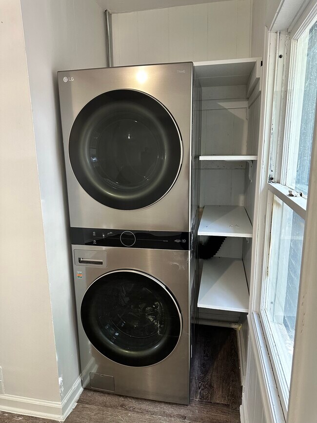 Building Photo - 1643 E Woodland Ave