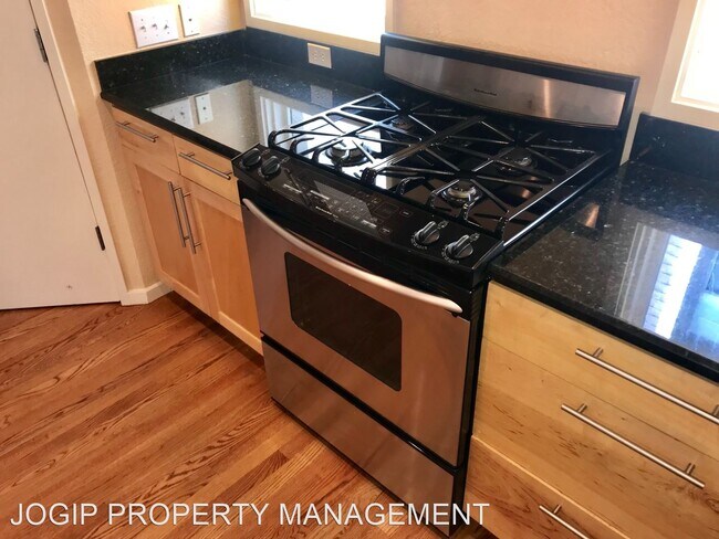 Building Photo - 3 br, 3.5 bath House - 3321 Rosedale Ave #3