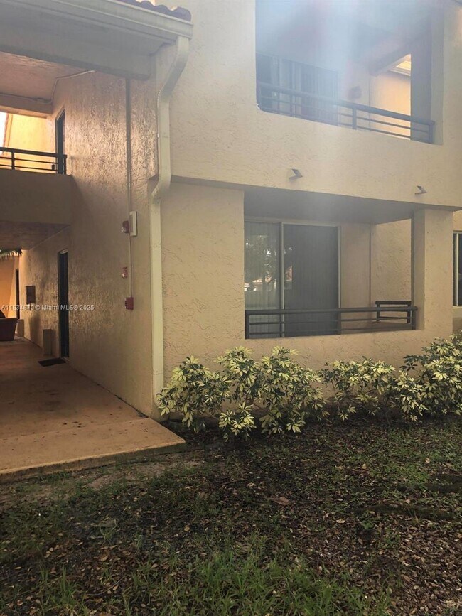 Foto del edificio - 631 Lyons Rd