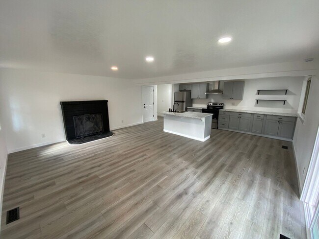 Building Photo - SE SALEM, Spacious 3 Bed 2 Bath, Single Fa...