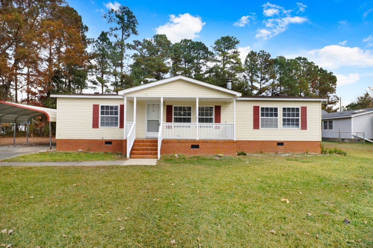 Foto principal - Fresh & Clean! 3 BR, 2 BA Home w/ Carport ...