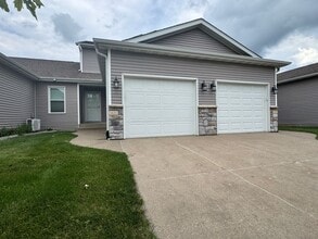 Building Photo - 1631 Jenna Dr