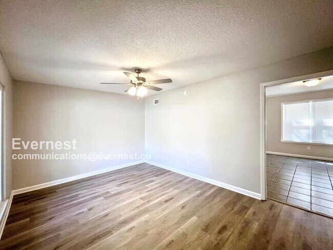 Foto del edificio - 3095 Forest Glen Dr