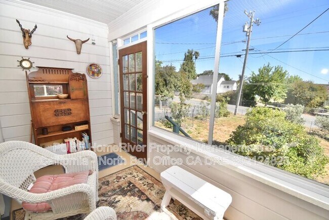 Foto del edificio - 1345 Eastman Ln