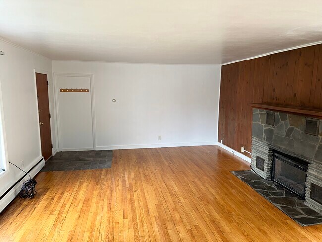 Building Photo - 27 Dart Dr
