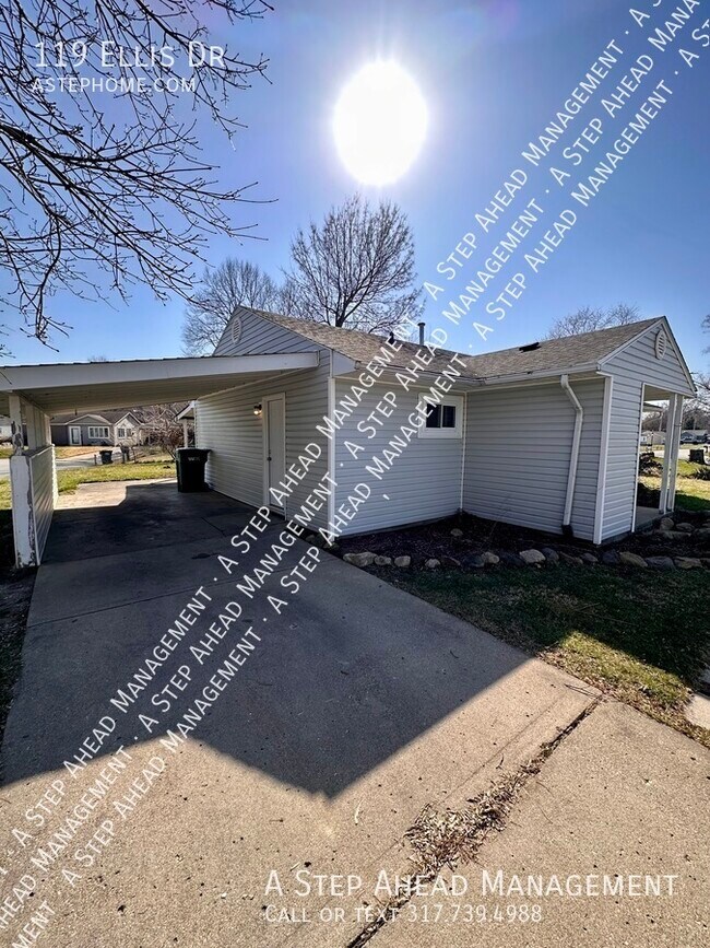 Building Photo - 119 Ellis - Adorable 3 bedroom Ranch in Gr...