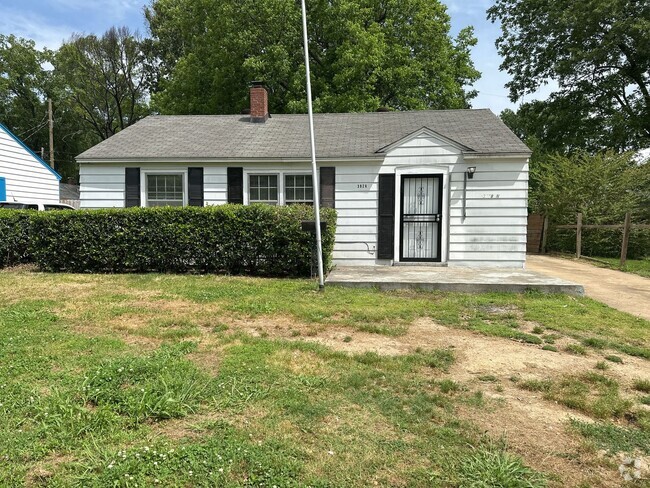 Building Photo - 3928 N Rossiland Cir