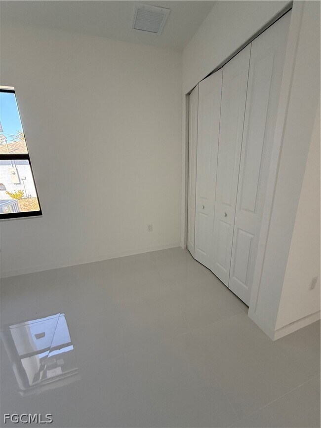 Foto del edificio - 331 Rawlings Ave