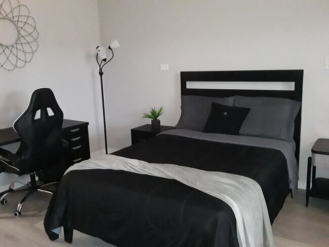 Foto del edificio - 2180 Country Club Dr