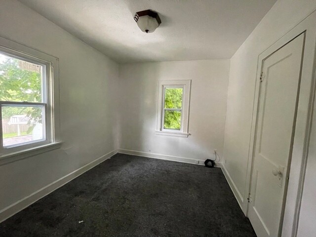 Foto del edificio - 932 Silvercrest Ave
