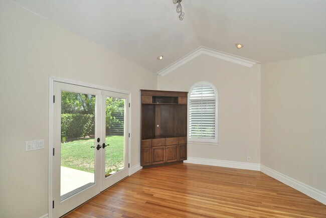 Building Photo - 4954 Ranchito Ave