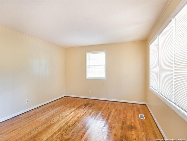 Building Photo - 1848 Gola Dr