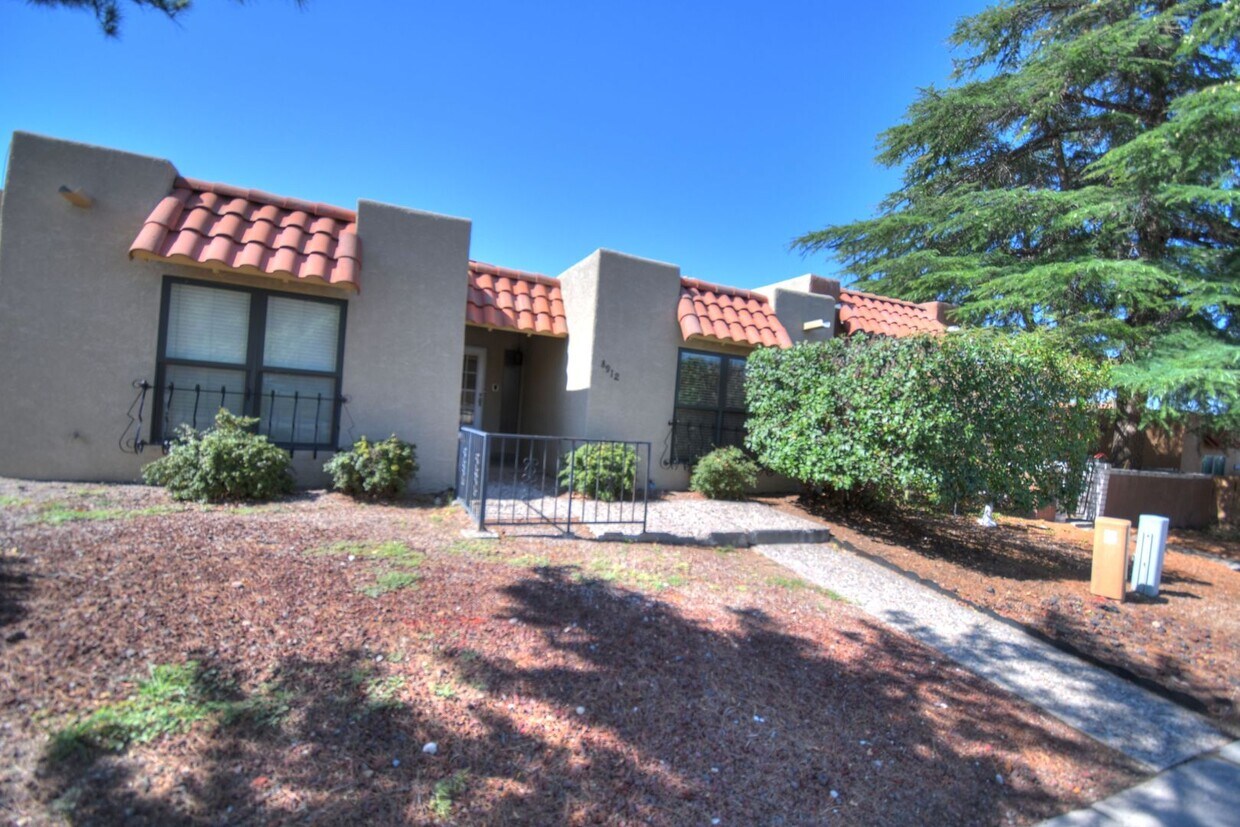 Primary Photo - Cute Two Bedroom (possible 3rd Bedroom) in...