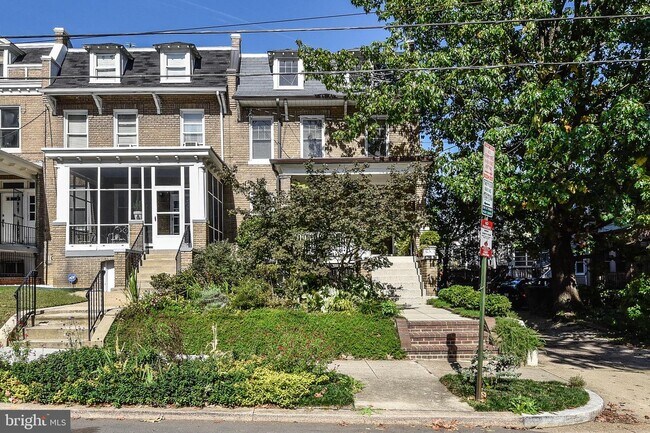 Foto del edificio - 1511 Allison St NW