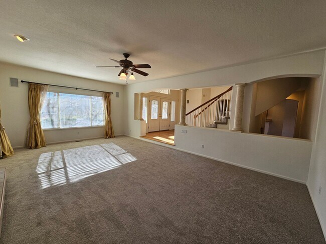 Foto del edificio - Executive Style Home in Desirable Broadlands!