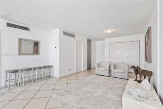 Building Photo - 6770 Indian Creek Dr