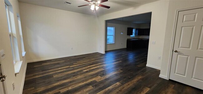 Building Photo - 6310 White Oak Dr