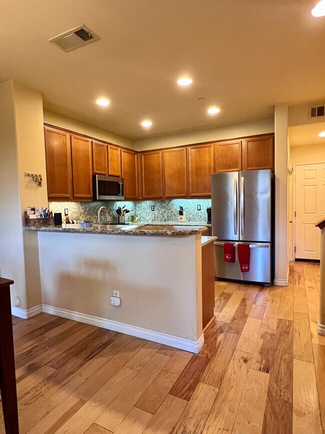Building Photo - 1082 Venice Way