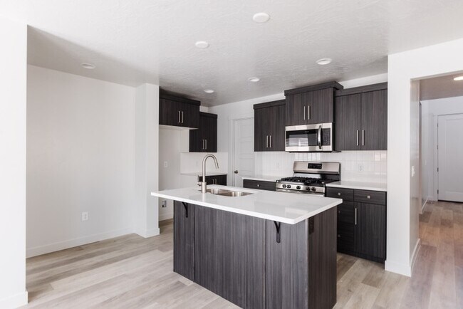 Building Photo - 5989 Europa Ln