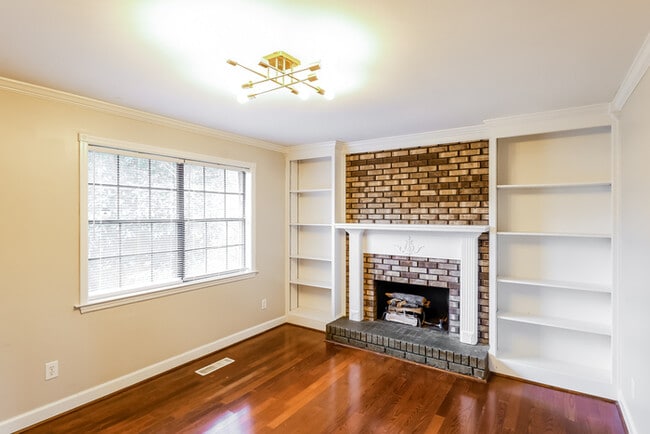 Foto del edificio - 3787 Hilltop Rd SE